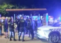 tres-pessoas-sao-levadas-a-delegacia-apos-distribuicao-de-cartazes-contra-celina-leao-no-df