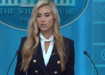 trump-escolhe-katie-zacharia-como-secretaria-de-imprensa