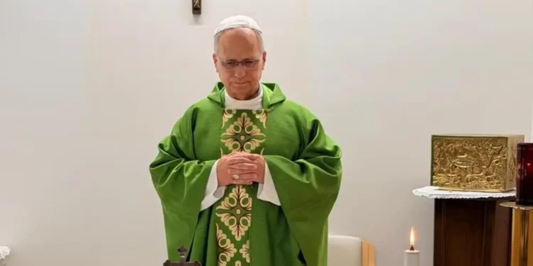 vaticano-divulga-primeiras-fotos-do-papa-leao-xiv-apos-cirurgia-de-cancer-no-pulmao