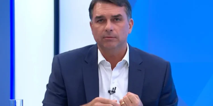 na-globo,-flavio-promete-salario-minimo-acima-da-inflacao-e-mandato-unico-na-presidencia