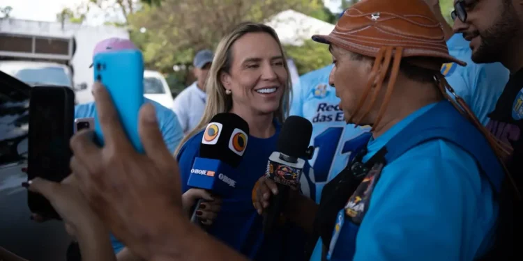 celina-leao-ouve-reivindicacoes-de-moradores-do-nucleo-rural-monjolo,-no-recanto-das-emas-(df)