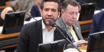 andre-janones-e-internado-em-uti-apos-apresentar-arritmia-cardiaca