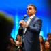 flavio-bolsonaro-volta-a-goias-nesta-terca-feira-(20)-para-gravacoes-com-cantores-sertanejos