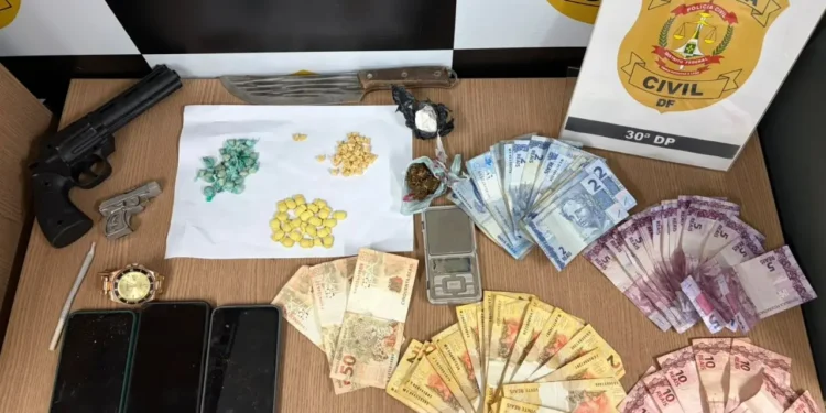 dois-homens-sao-presos-por-trafico-de-drogas-em-area-ligada-a-suspeito-de-liderar-faccao-no-df