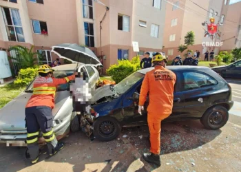 homem-fica-prensado-entre-dois-carros-e-sofre-fratura-em-sao-sebastiao-(df)