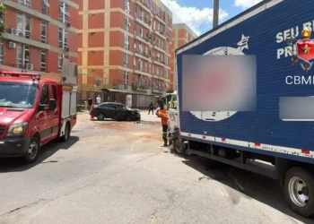 colisao-entre-carro-e-caminhao-deixa-motorista-ferido-no-guara-(df)