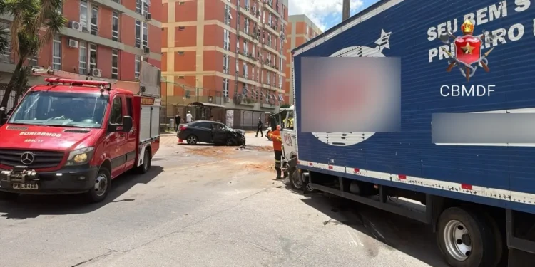 colisao-entre-carro-e-caminhao-deixa-motorista-ferido-no-guara-(df)