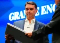 flavio-bolsonaro-e-unico-presidenciavel-a-recusar-sabatina-do-sbt