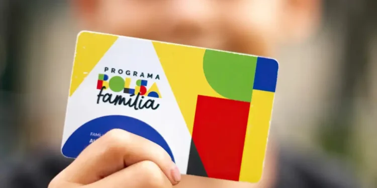 carteira-assinada-cancela-o-bolsa-familia?-entenda-como-o-auxilio-funciona