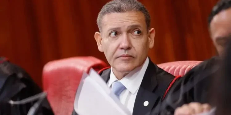 tse-acata-pedido-de-flavio-e-pede-a-meta-relatorio-sobre-‘exercito-do-lula’