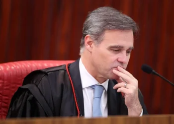 mendonca-diz-que-lula-e-flavio-podem-abrir-sigilos-sem-autorizacao-do-tse
