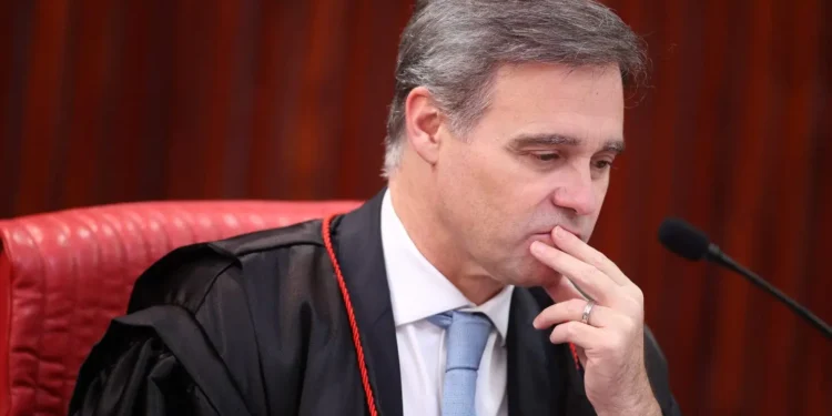 mendonca-diz-que-lula-e-flavio-podem-abrir-sigilos-sem-autorizacao-do-tse