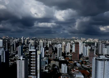 nuvens-nao-aliviam-calor:-goiania-pode-chegar-a-35°c-nesta-sexta-(23)