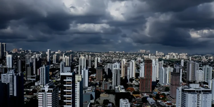 nuvens-nao-aliviam-calor:-goiania-pode-chegar-a-35°c-nesta-sexta-(23)