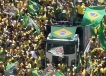 apoiadores-de-flavio-bolsonaro-fazem-ato-de-campanha-em-goiania