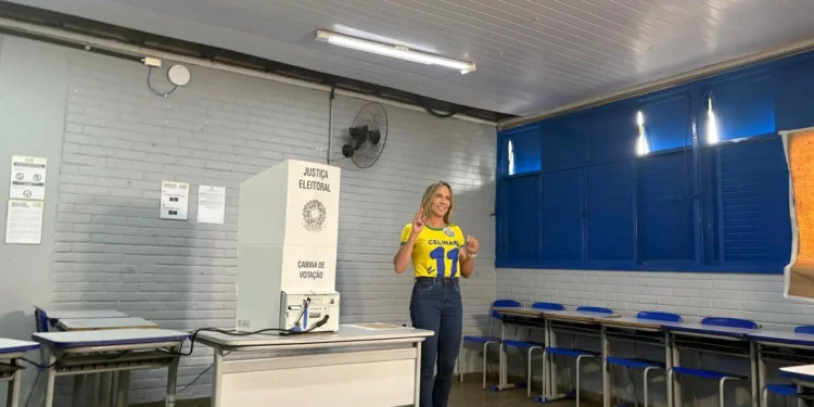 celina-leao-encerra-campanha-nas-urnas-e-agradece-confianca-dos-eleitores-do-df