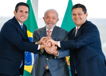 motta-se-reune-com-lula-e-alcolumbre-e-sinaliza-dialogo-com-novo-governo