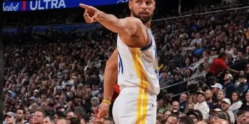 stephen-curry-tem-atuacao-perfeita,-e-warriors-vence-nuggets-na-nba