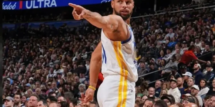 stephen-curry-tem-atuacao-perfeita,-e-warriors-vence-nuggets-na-nba