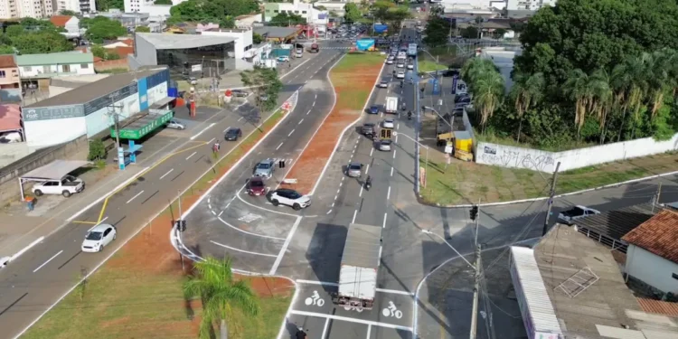 goiania-troca-rotatoria-por-semaforo-em-cruzamento-movimentado-do-parque-amazonia