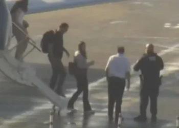 urgente:-flavio-bolsonaro-e-familia-chegam-a-miami